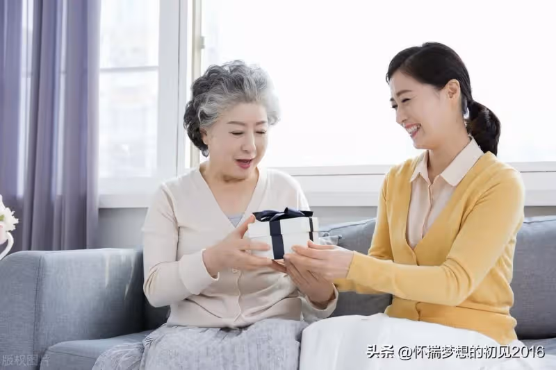 我給兒子幫忙15年,要回老家養老,親家母:老貓樑上睡一輩傳一輩
