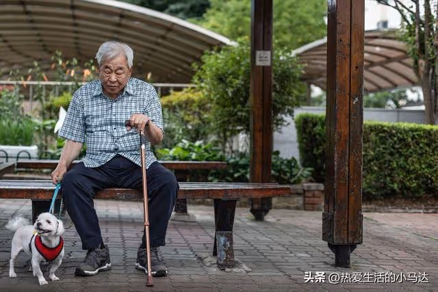照顧丁克叔叔12年,待他如至親,他去世後留下一封遺囑,讓我心寒