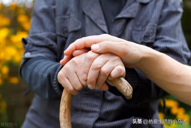 照顧丁克叔叔12年,待他如至親,他去世後留下一封遺囑,讓我心寒
