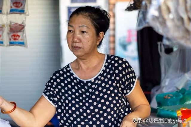 幫兒子帶娃4年,當兒媳給了我8萬辛苦費後,我從此沒了親人和兒子