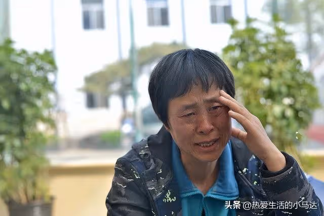 幫兒子帶娃4年,當兒媳給了我8萬辛苦費後,我從此沒了親人和兒子