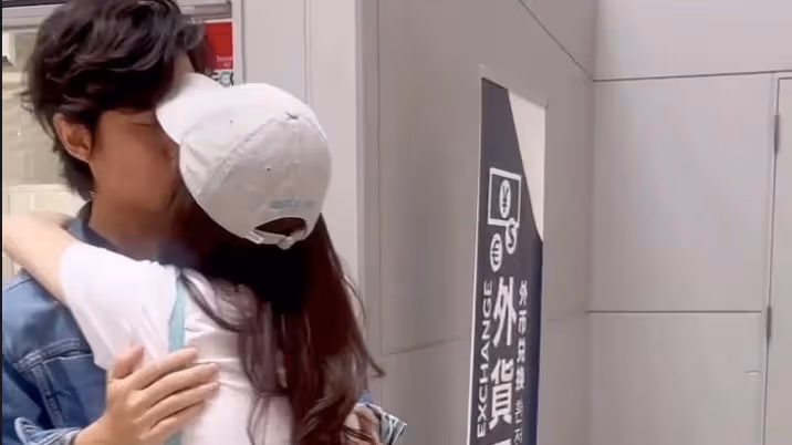 陳喬恩游日本，在大阪機場和老公Alan會合撒嬌，又親又抱甜如初戀