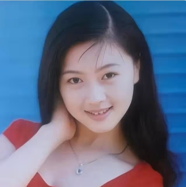 徐明病逝8年後,明星妻子田海蓉的痴愛令人淚目,女兒身材高挑