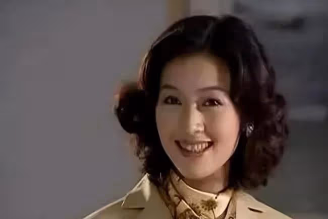 徐明病逝8年後,明星妻子田海蓉的痴愛令人淚目,女兒身材高挑