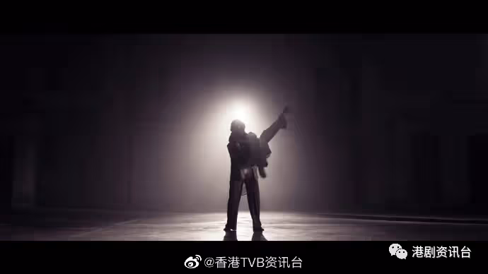 黃心穎又出新歌MV預告!大騷舞技表情痛苦 與人拉扯玩劈腿