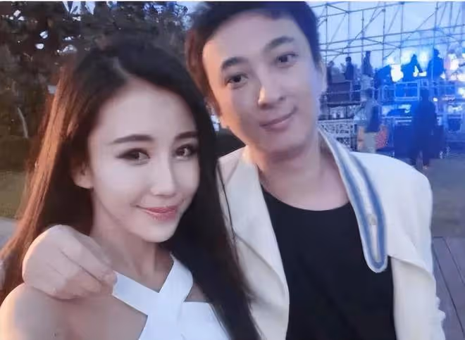 這一次,和5位美女酒店狂歡,王思聰真的累了!