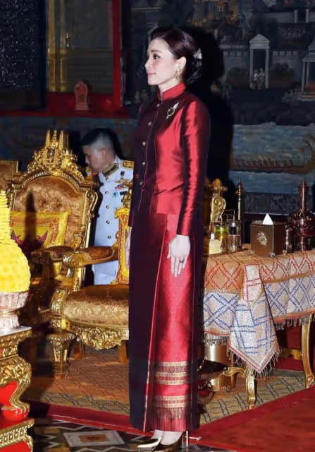 泰王為蘇提達慶祝45歲生日,合體去寺廟祈福,不見情人詩妮娜身影