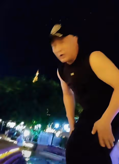 二人轉演員趙四被抓，哭訴請求不要通報，因沒買門票翻牆進景區