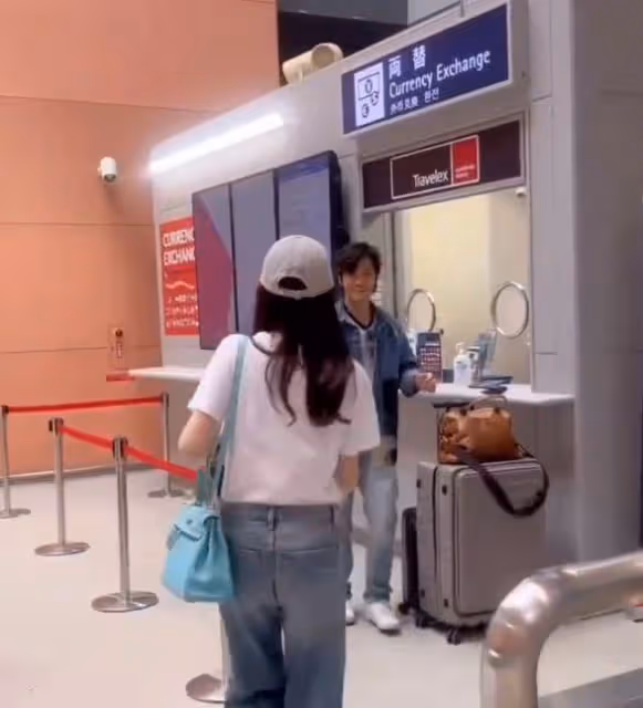陳喬恩Alan機場撒狗糧,主動上前擁抱老公,被網友吐槽戀愛腦