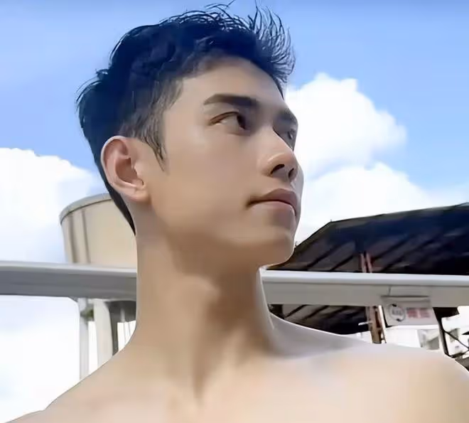 椰樹男模歡歡走紅,自稱中泰混血,說話太娘被質疑不是直男