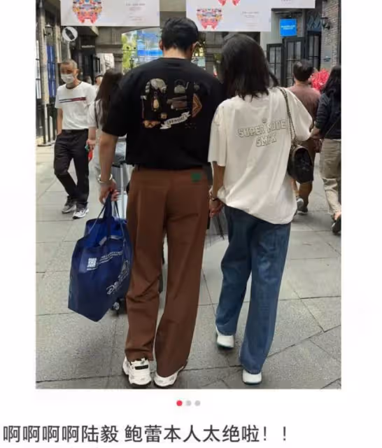 陸毅鮑蕾逛街被偶遇,牽手同行感情穩定,陸毅背影年輕獲誇讚