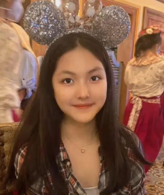 王詩齡與蔣麗莎女兒做蛋糕,穿萬元外套顯闊氣,兩人對比太明顯