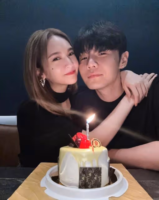 李榮浩連續9年卡點為嬌妻慶生，楊丞琳害羞回應，結婚四年甜如蜜