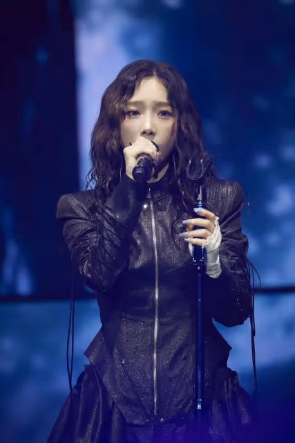 自稱沒有朋友的泰妍,演唱會上群星雲集,允兒秀演技被秀英吐槽?