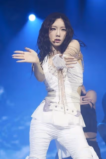 自稱沒有朋友的泰妍,演唱會上群星雲集,允兒秀演技被秀英吐槽?