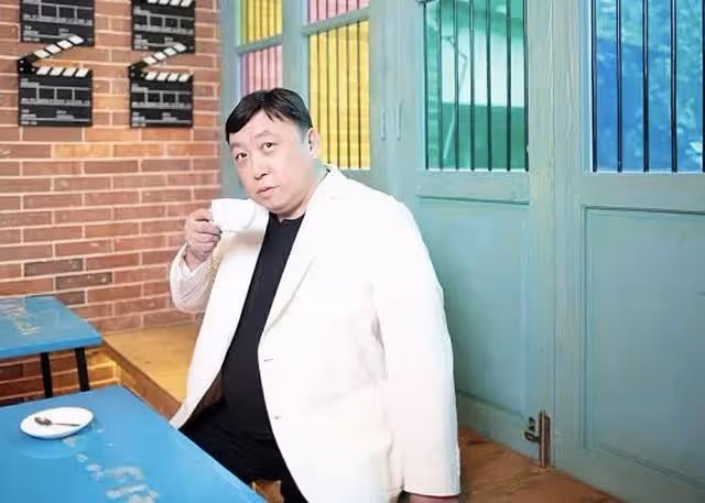 新劇被炮轟太低俗!王晶發文回擊香港女星,大罵對方演技爛還過氣