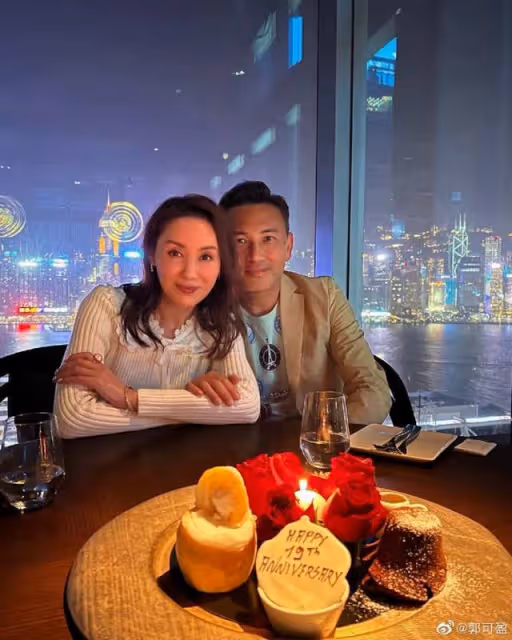 相識30載感情深!93屆港姐重聚,郭可盈保養得宜成全場焦點
