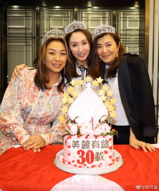 相識30載感情深!93屆港姐重聚,郭可盈保養得宜成全場焦點