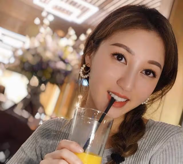 TVB前港姐躋身上流圈子,與大40歲富商離婚變富貴,被傳婚內出軌