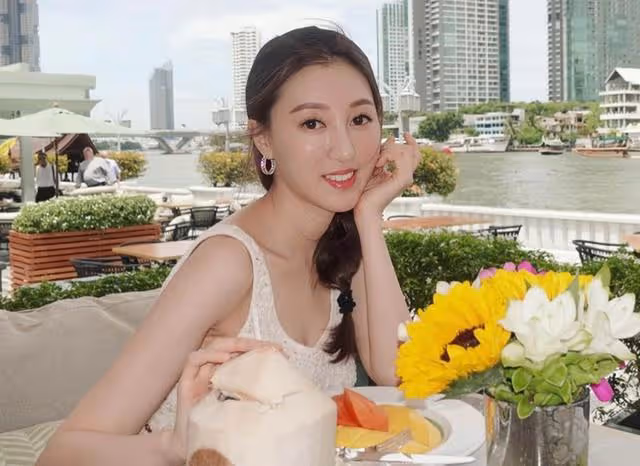 TVB前港姐躋身上流圈子,與大40歲富商離婚變富貴,被傳婚內出軌