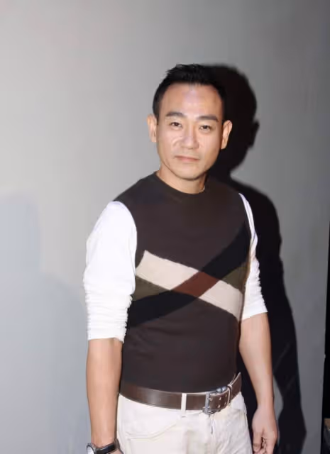 TVB前小生近況曝光!身形挺拔近60歲保養得宜,一度升級做監製