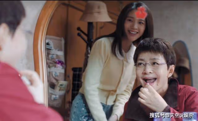 《熟年》劉紅艷最可悲的地方,並非婆婆蠻橫,而是包里那唯一的口紅