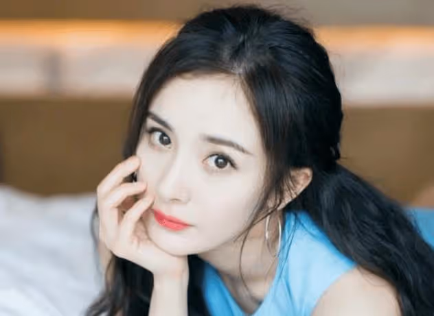 楊冪為什麼只愛穿裙子,很少見到穿褲子?當看到照片才懂