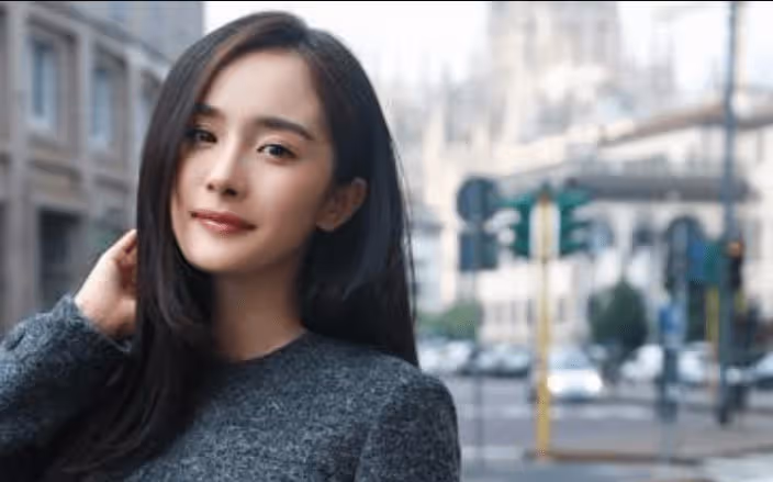 楊冪為什麼只愛穿裙子,很少見到穿褲子?當看到照片才懂