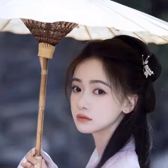 於正新劇首播，御用女主成亮點，雷人造型引網友熱議