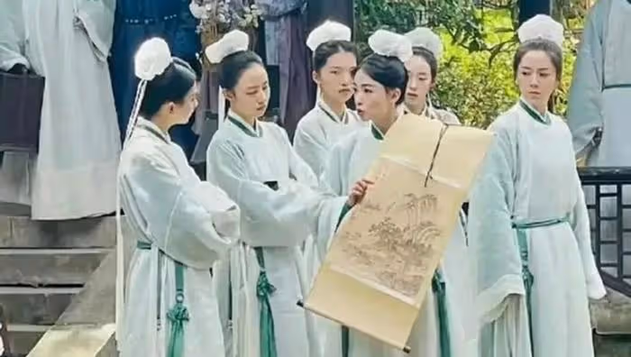 於正新劇首播,御用女主成亮點,雷人造型引網友熱議