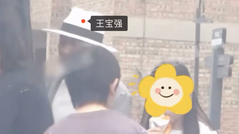 王寶強和一雙兒女罕見同框！帶他們與女友馮清聚會，兒子被指心事重重
