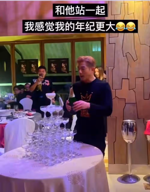 57歲郭富城舉辦慶功宴,染金髮狀態年輕,個子不高遭調侃