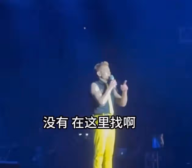 57歲郭富城舉辦慶功宴,染金髮狀態年輕,個子不高遭調侃