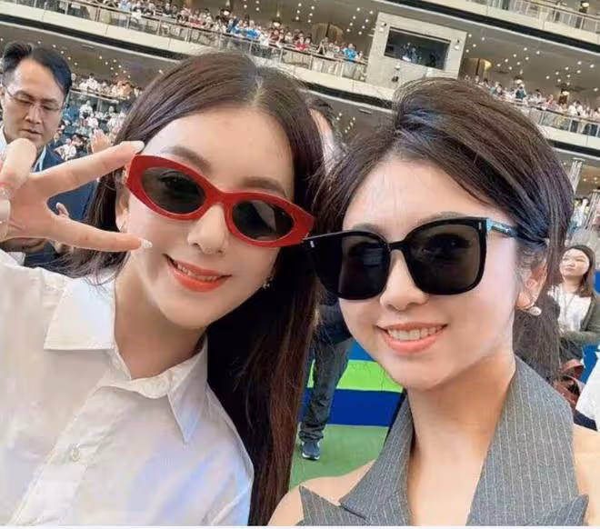 57歲郭富城舉辦慶功宴,染金髮狀態年輕,個子不高遭調侃