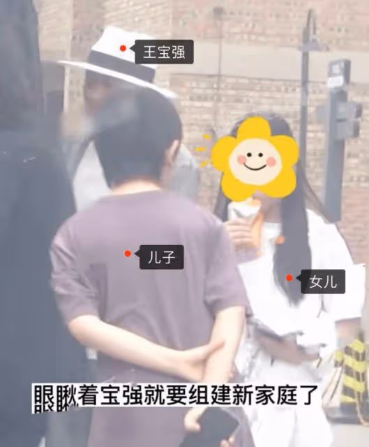 王寶強帶倆娃外出聚餐,13歲王子豪身材壯實,見到馮清疑不高興