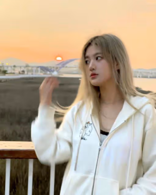 偶遇王思聰與美女逛街,女方滿頭金髮太搶鏡,校長沒對方高太尷尬