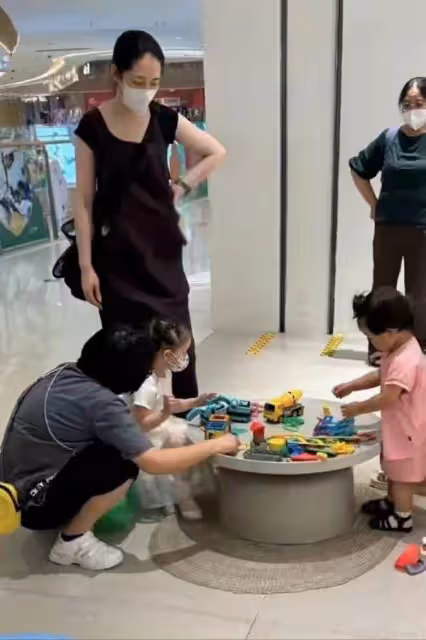 郭碧婷疑帶娃長居杭州!身材豐腴被疑懷三胎,兒子首曝正臉似向佐