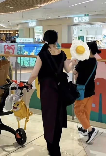 郭碧婷疑帶娃長居杭州!身材豐腴被疑懷三胎,兒子首曝正臉似向佐