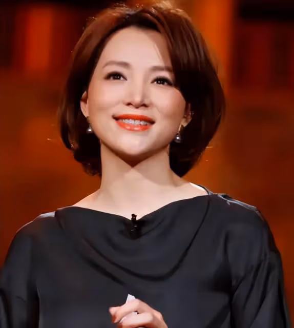 央視主持名單變動大!海霞等老面孔被刪除,數位90後美女主持吸睛