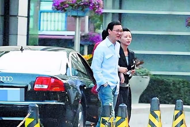 央視主持名單變動大!海霞等老面孔被刪除,數位90後美女主持吸睛