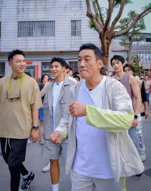 梁家輝:為賽龍舟活動擂鼓,此前在片場與粉絲接觸,細節讓人淚目