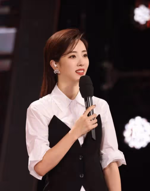 李思思吃火鍋時自曝兒童節大姨媽來了,網友:不符合央視主持身份