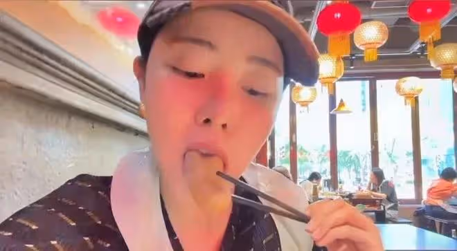 李思思吃火鍋時自曝兒童節大姨媽來了,網友:不符合央視主持身份