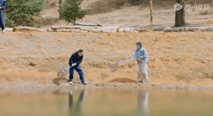 《桃花塢3》穿幫鏡頭,徐志勝撈魚太假,把觀眾智商按地上摩擦?