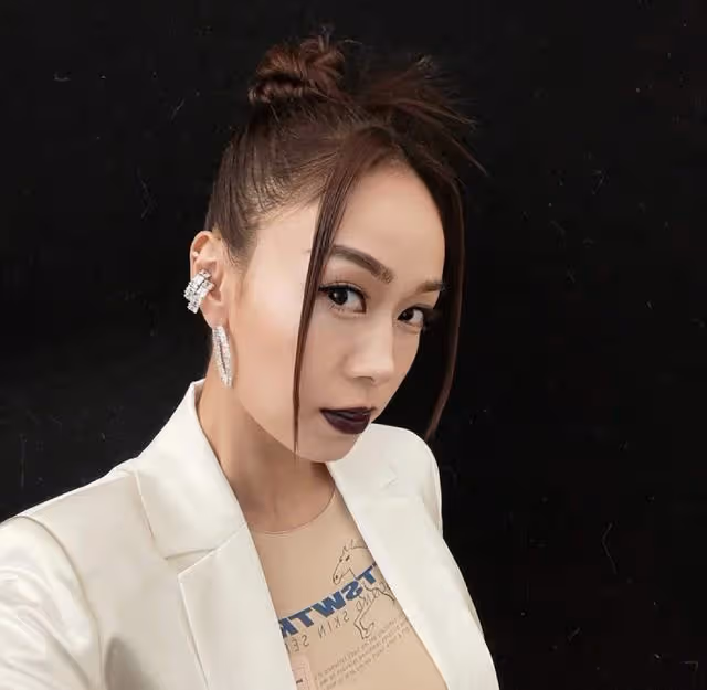 香港知名女星低調復出,突然發布全新單曲,借歌詞賣慘遭網友抵制