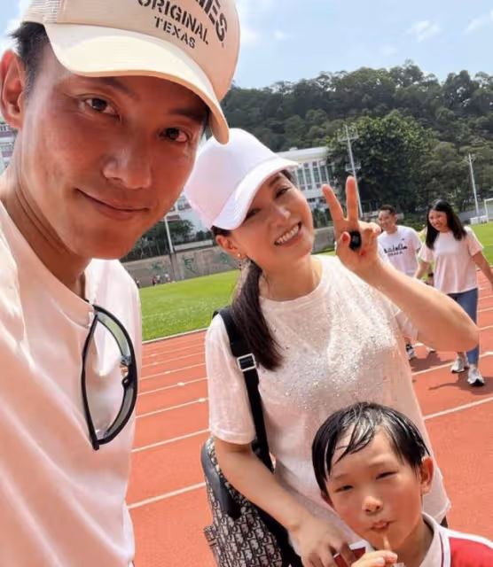不排除追生第四胎!TVB實力男星揚言要考小巴執照,誤會妻子催生