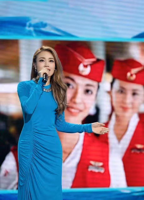 5月4日晚上，倪萍的紅唇、奚美娟的連褲襪、女星的審美落差出爐