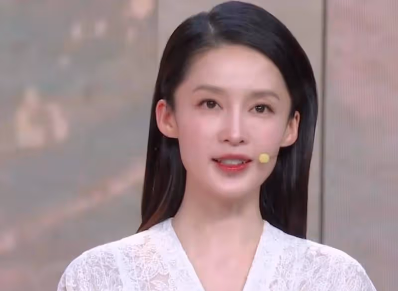 5月4日晚上，倪萍的紅唇、奚美娟的連褲襪、女星的審美落差出爐