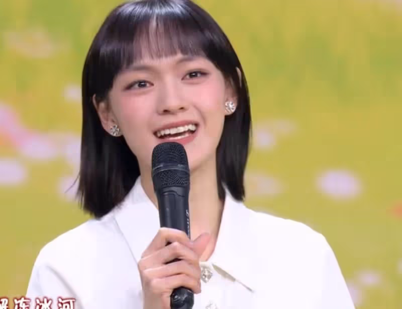 5月4日晚上，倪萍的紅唇、奚美娟的連褲襪、女星的審美落差出爐