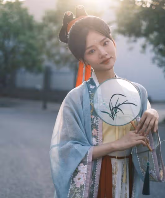 5月4日晚上，倪萍的紅唇、奚美娟的連褲襪、女星的審美落差出爐
